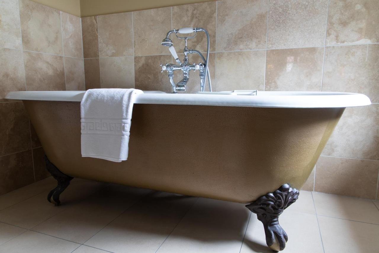 Spread Eagle Hotel And Spa Midhurst Bagian luar foto